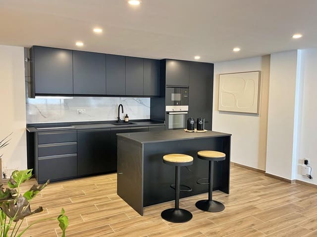 2 soveværelse Lejlighed til salg i Málaga by - € 359.000 (Ref: 9326637)