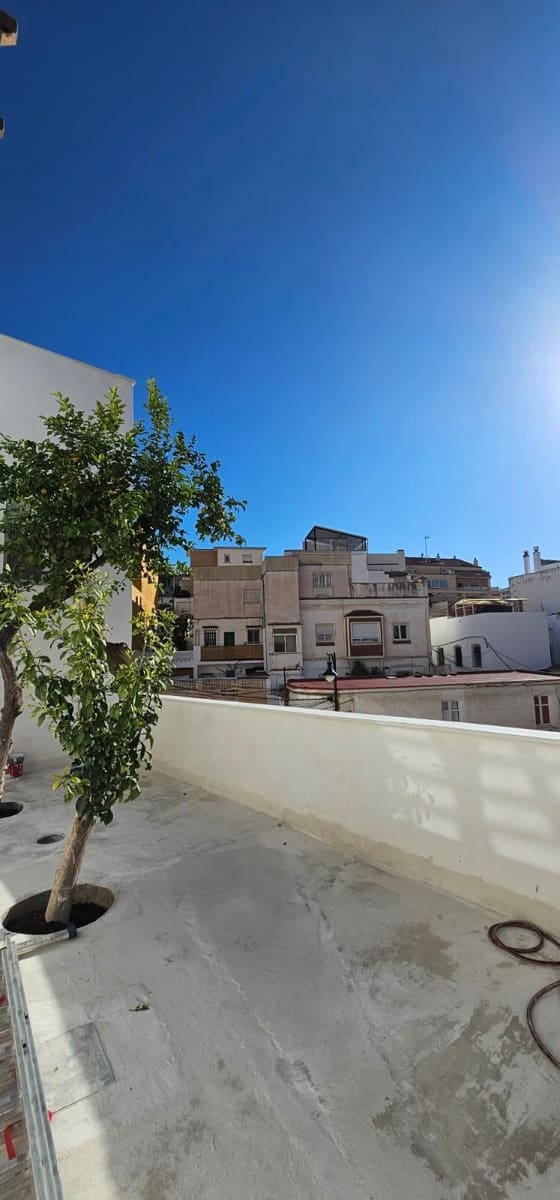 4 bedroom Flat for sale in Malaga city with garage - € 645,000 (Ref: 9353479)