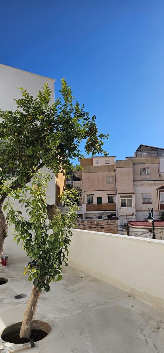 4 bedroom Flat for sale in Malaga city with garage - € 645,000 (Ref: 9353479)