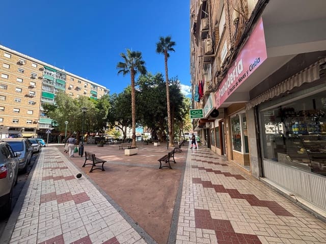 2 soveværelse Lejlighed til salg i Cruz de Humilladero, Málaga by med swimmingpool garage - € 404.160 (Ref: 9359428)