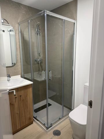 Studio til leje i Málaga by med garage - € 900 (Ref: 9374607)