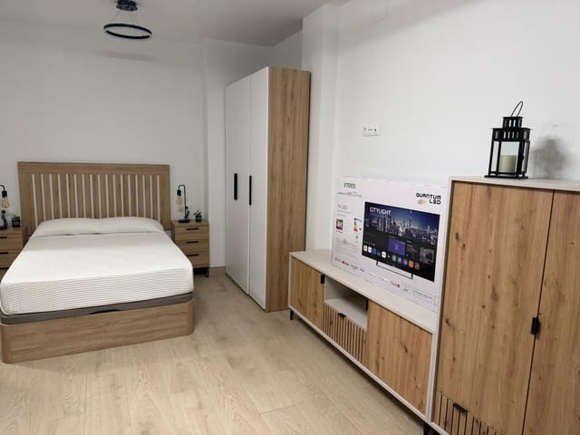 Studio til leje i Málaga by med garage - € 900 (Ref: 9374607)