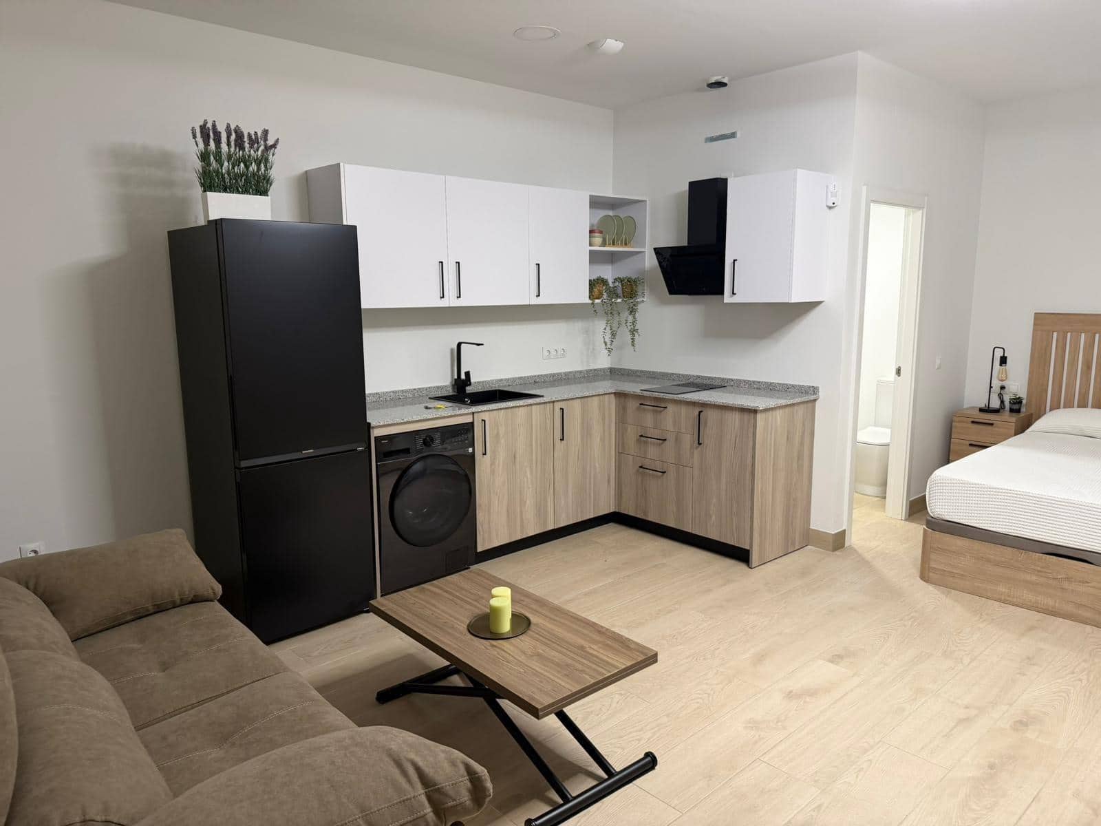 Studio til leje i Malaga by med garage - € 900 (Ref: 9374607)