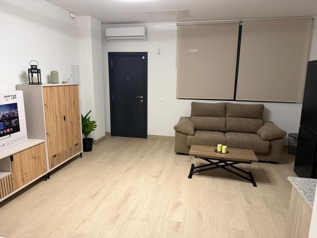 Studio til leje i Málaga by med garage - € 900 (Ref: 9374607)