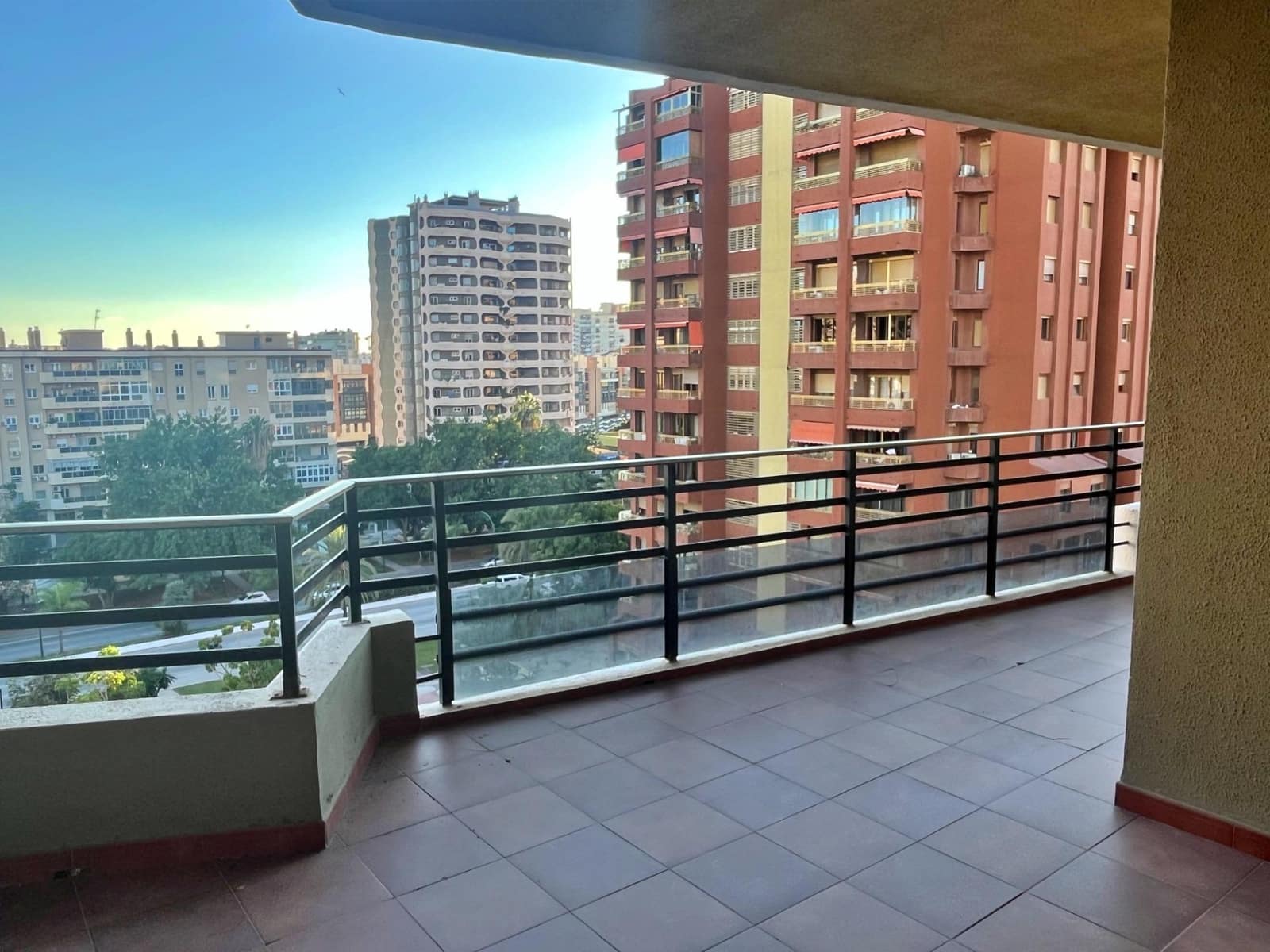 5 sypialnia Mieszkanie do wynajęcia w Miasto Malaga - 2 000 € (Ref: 9411185)