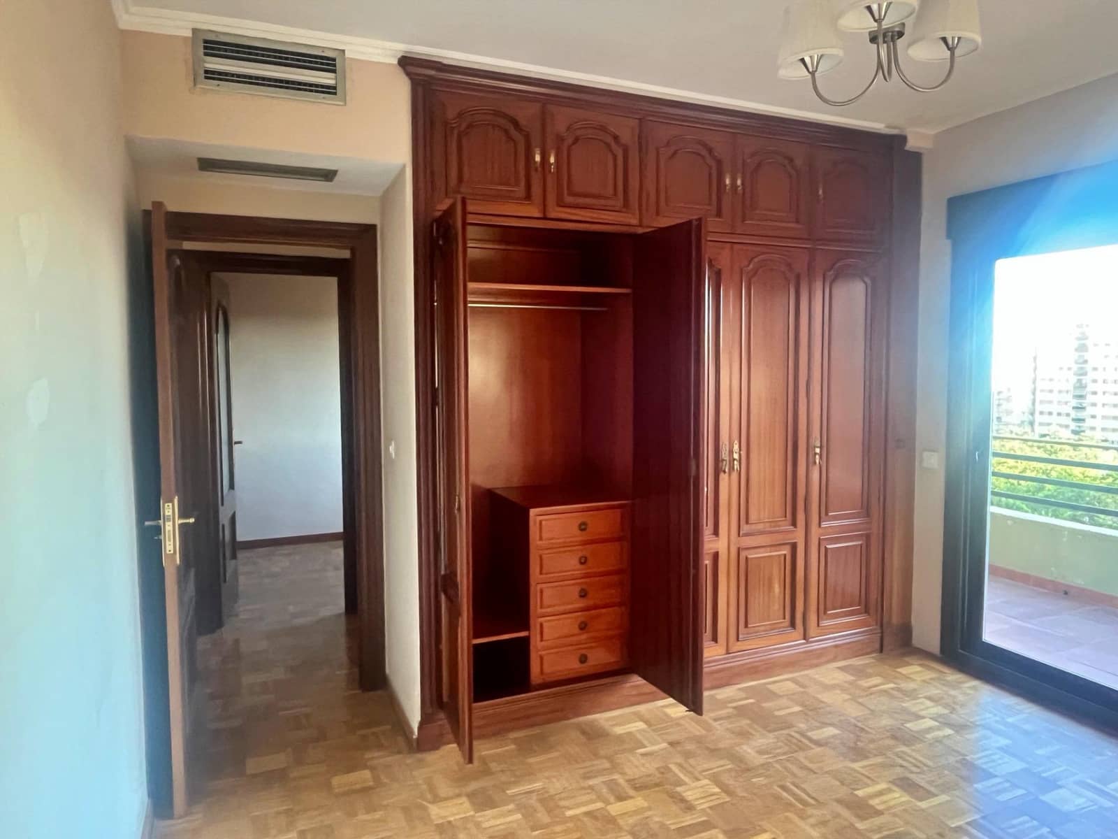 5 sypialnia Mieszkanie do wynajęcia w Miasto Malaga - 2 000 € (Ref: 9411185)