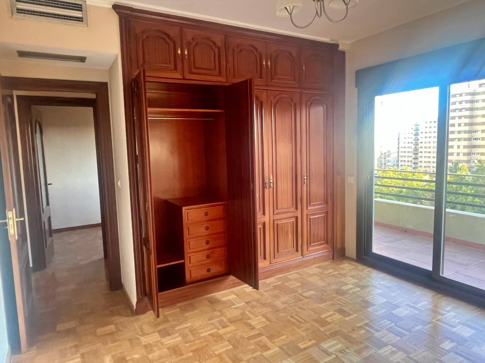 5 sypialnia Mieszkanie do wynajęcia w Miasto Malaga - 2 000 € (Ref: 9411185)