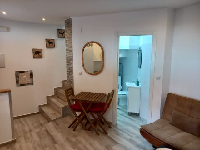 2 soveværelse Rækkehus til leje i Centro Historico, Málaga by - € 1.200 (Ref: 9411186)