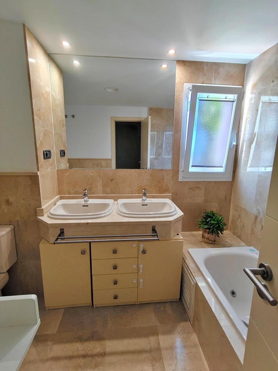 2 slaapkamer Flat te koop in Rincon de la Victoria met zwembad - € 360.000 (Ref: 9416036)