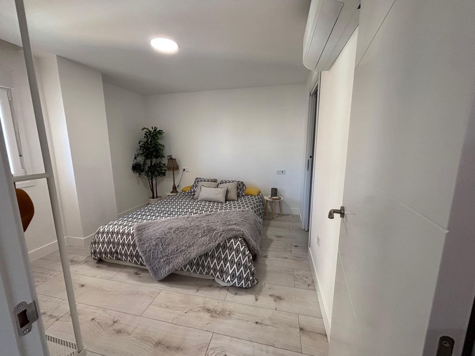 2 bedroom Flat for sale in Malaga city with garage - € 399,000 (Ref: 9437589)