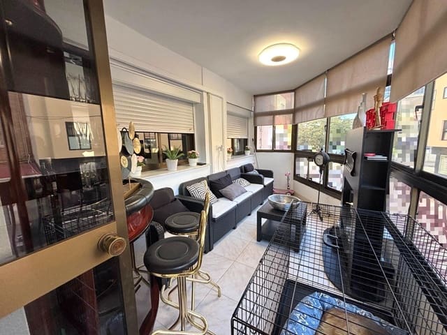 4 bedroom Flat for sale in Cruz de Humilladero, Málaga city with garage - € 360,000 (Ref: 9524481)