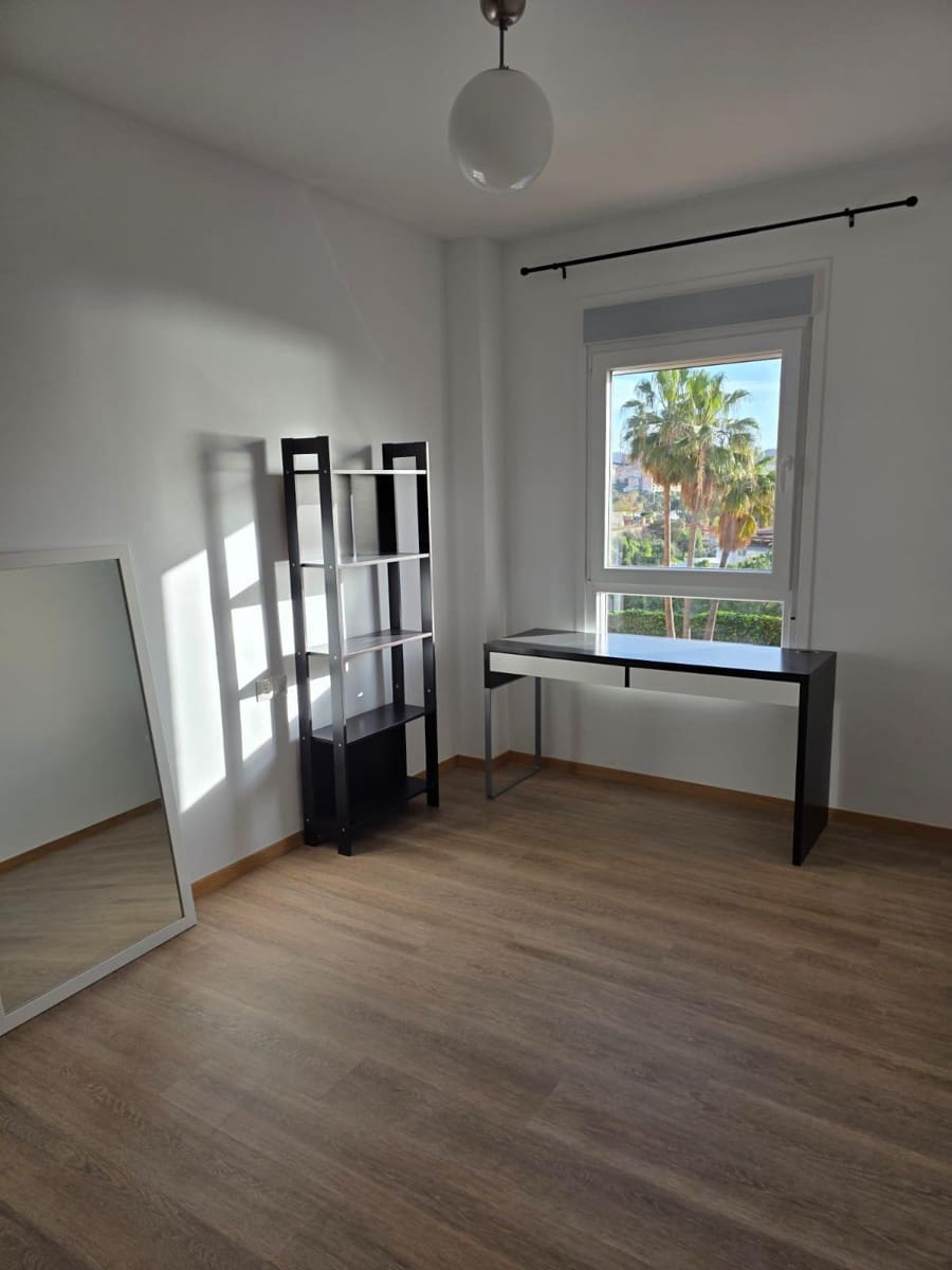 4 soverom Leilighet til leie i La Cala del Moral med svømmebasseng - € 1 600 (Ref: 9543818)