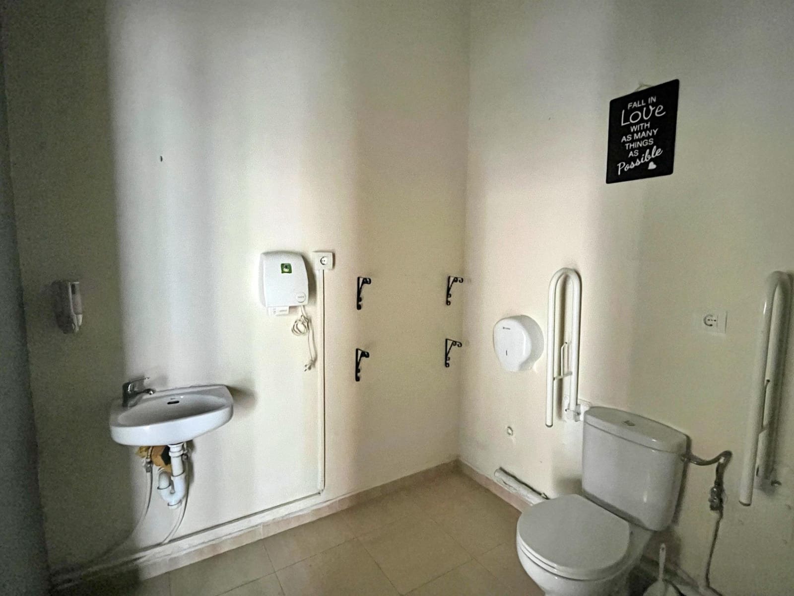 Commerciale da affittare in Malaga citta - 950 € (Rif: 9596374)