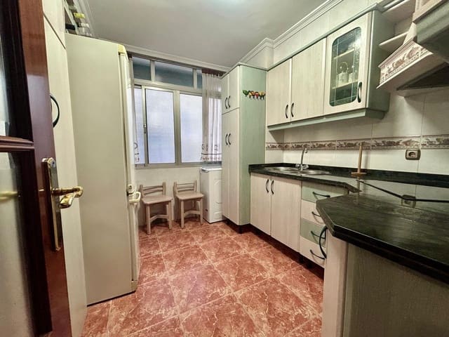 Piso de 3 habitaciones en Martiricos, Málaga ciudad en venta - 300.000 € (Ref: 9599678)