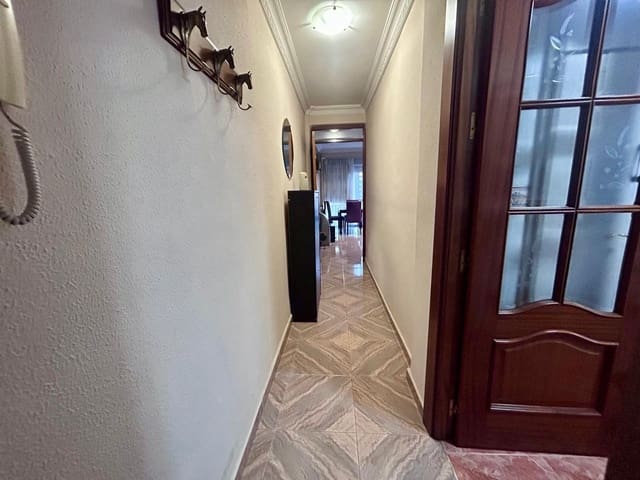 3 Zimmer Wohnung zu verkaufen in Málaga Stadt - 300.000 € (Ref: 9599678)