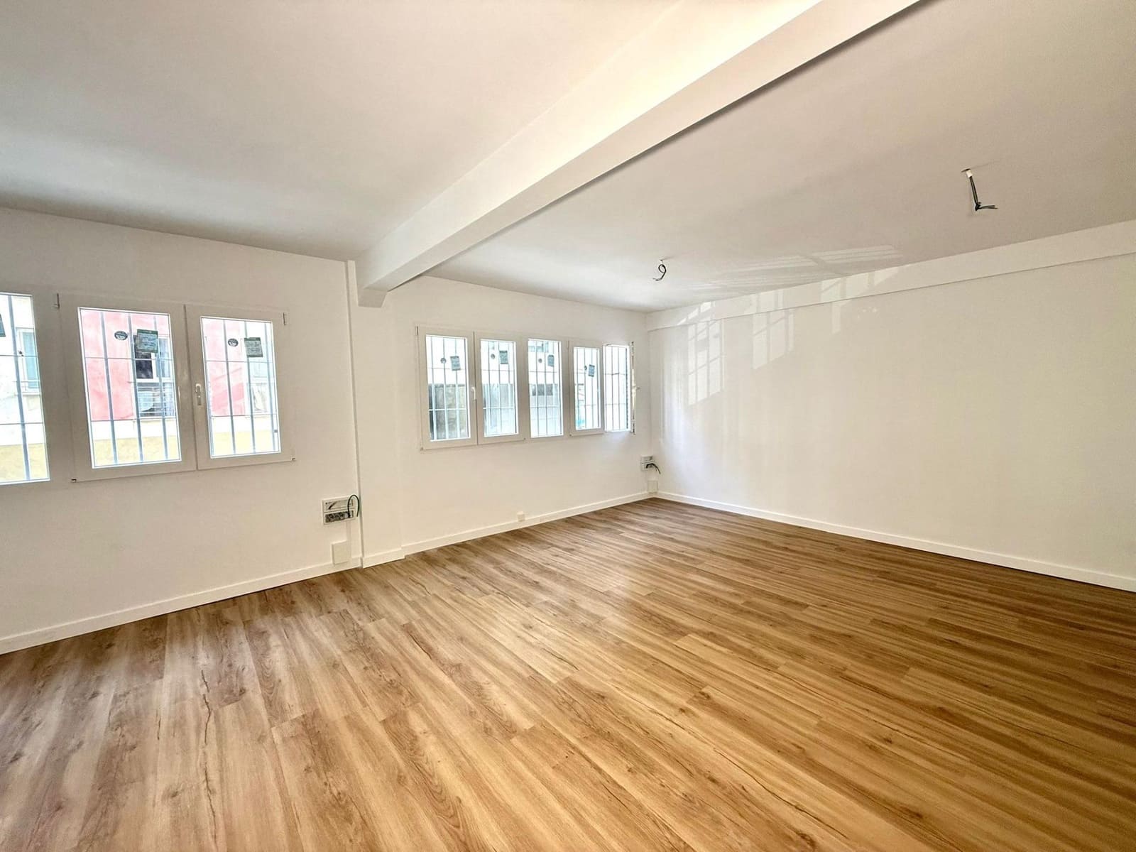 Toimisto vuokrattavana paikassa Malaga kaupunki - 1 350 € (Ref: 9627784)