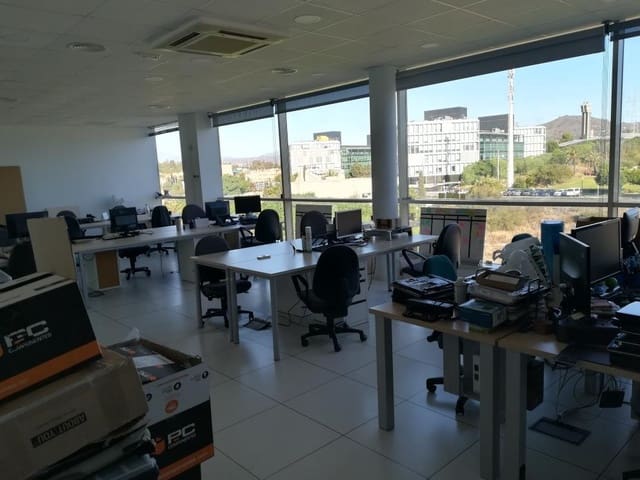 Kantoor te koop in Málaga stad met garage - € 295.000 (Ref: 9634496)