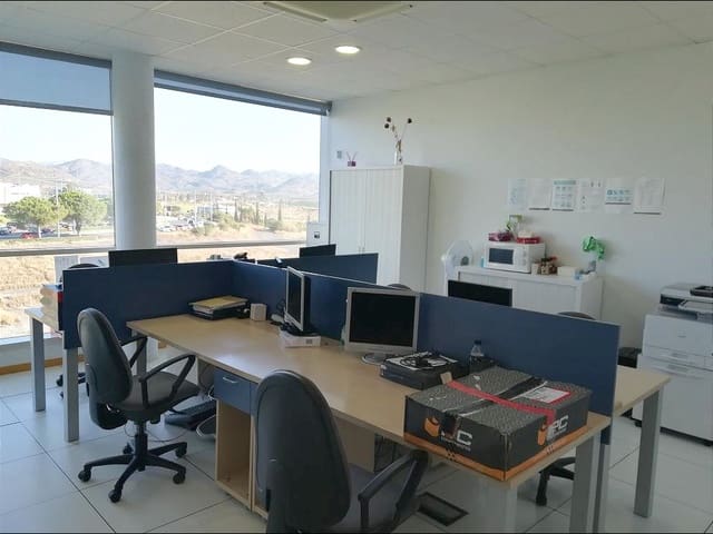 Kontor til salgs i Málaga by med garasje - € 295 000 (Ref: 9634496)