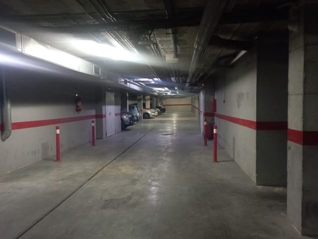 Garage for rent in Centro Historico, Málaga city - € 120 (Ref: 9648367)