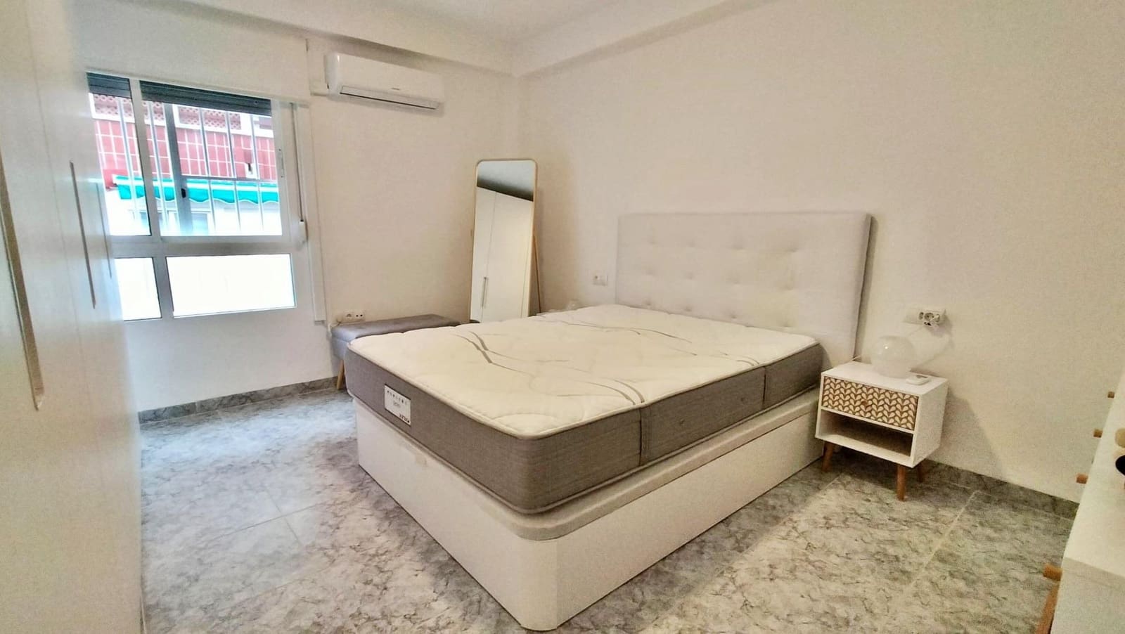 Piso de 3 habitaciones en Málaga ciudad en alquiler - 1.500 € (Ref: 9666743)