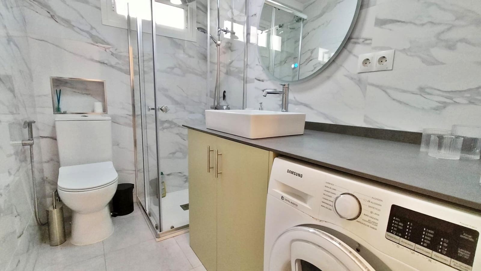 Piso de 3 habitaciones en Málaga ciudad en alquiler - 1.500 € (Ref: 9666743)