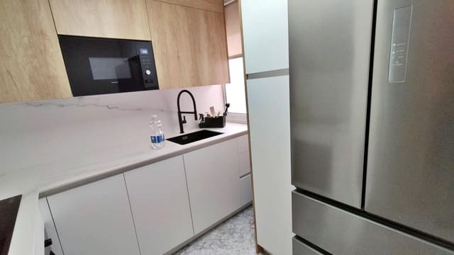 Piso de 3 habitaciones en Málaga ciudad en alquiler - 1.500 € (Ref: 9666743)