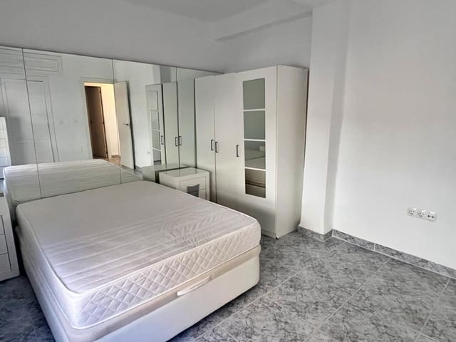 3 bedroom Flat for rent in Málaga city - € 1,500 (Ref: 9666743)