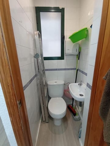 Commerciale da affittare in Cruz de Humilladero, Malaga città - 495 € (Rif: 9670881)