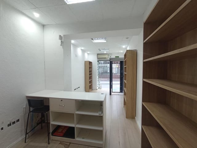 Commerciale da affittare in Cruz de Humilladero, Malaga città - 495 € (Rif: 9670881)