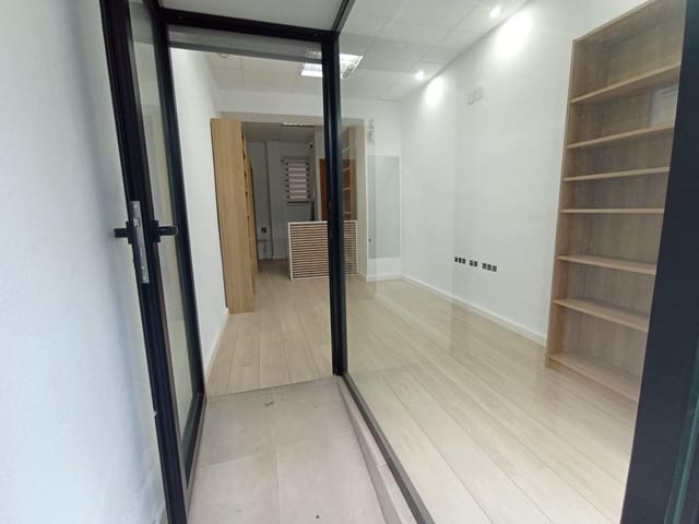 Commerciale da affittare in Cruz de Humilladero, Malaga città - 495 € (Rif: 9670881)