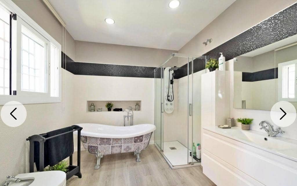 5 bedroom Villa for sale in La Cala del Moral - € 1,350,000 (Ref: 9674443)