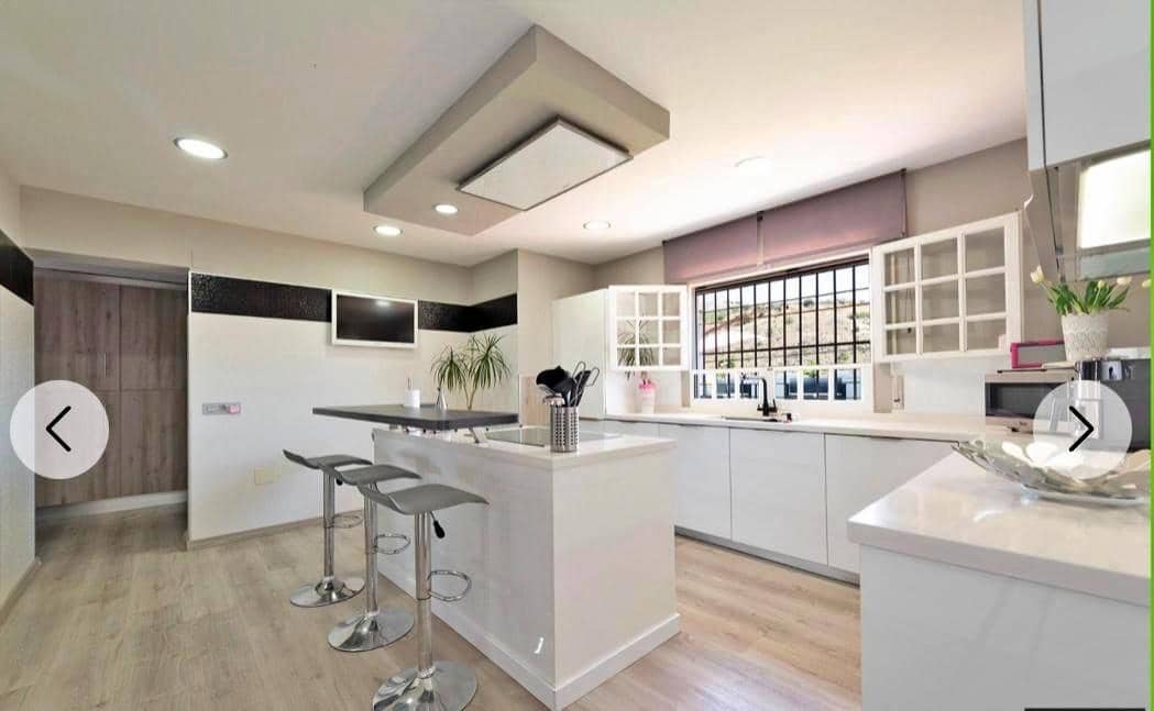 5 bedroom Villa for sale in La Cala del Moral - € 1,350,000 (Ref: 9674443)