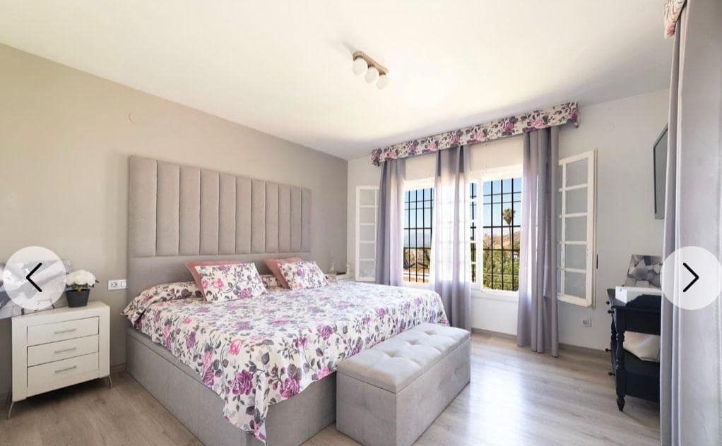 5 bedroom Villa for sale in La Cala del Moral - € 1,350,000 (Ref: 9674443)