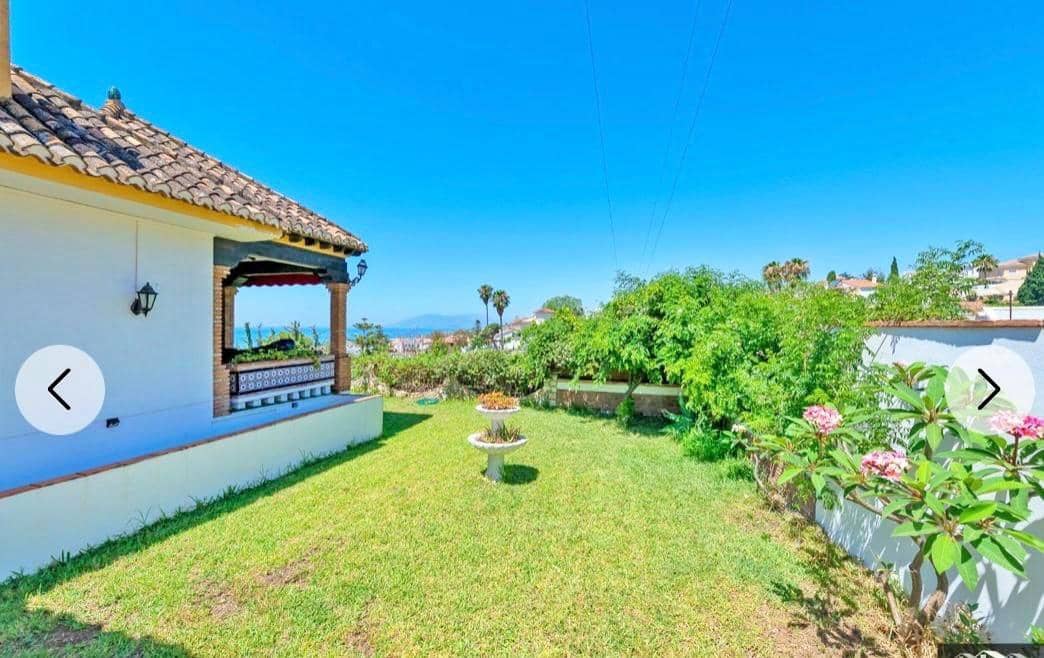 5 bedroom Villa for sale in La Cala del Moral - € 1,350,000 (Ref: 9674443)