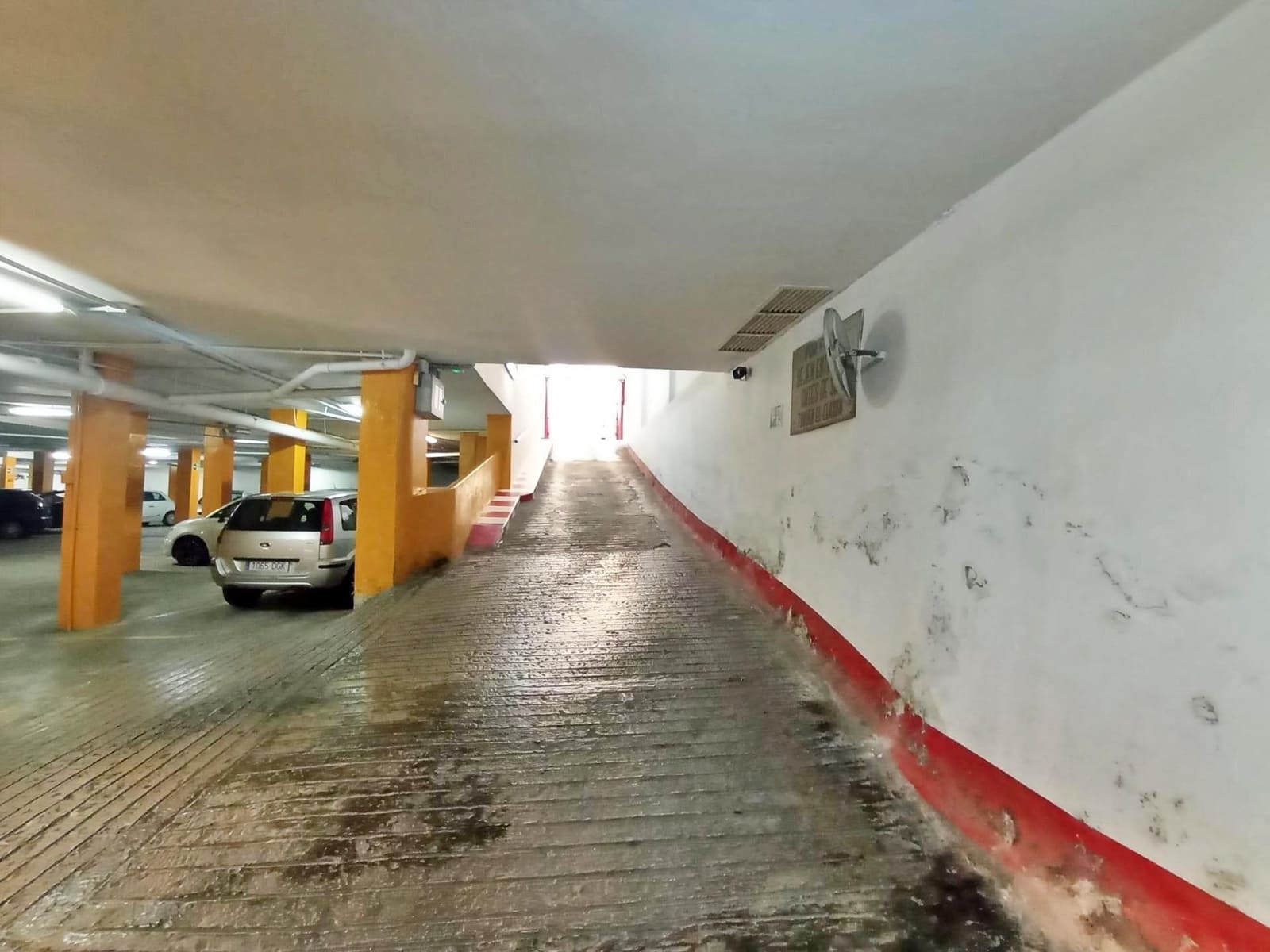Garage att hyra i Malaga stad - 100 € (Ref: 9674446)