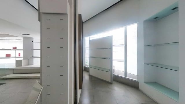 Commercial for rent in Málaga city - € 30,000 (Ref: 9735710)