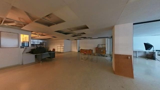 Commercial for rent in Málaga city - € 30,000 (Ref: 9735710)
