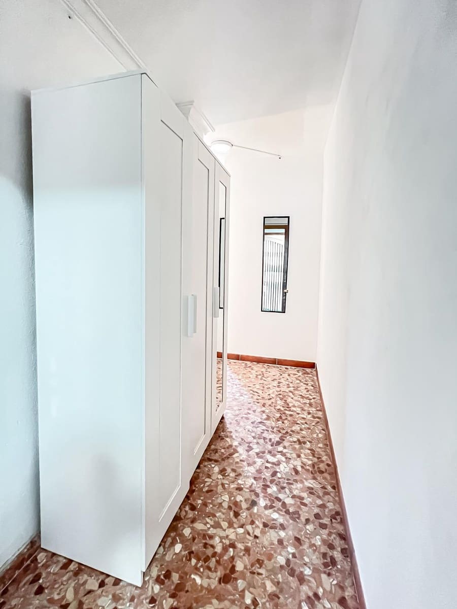 6 Zimmer Wohnung zu verkaufen in Malaga Stadt mit Garage - 450.000 € (Ref: 9735711)