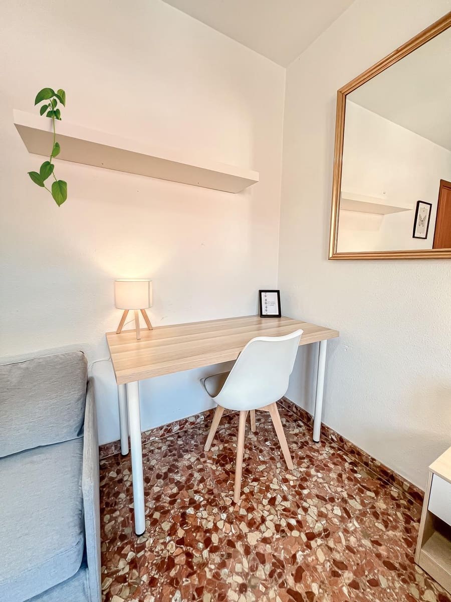 6 Zimmer Wohnung zu verkaufen in Malaga Stadt mit Garage - 450.000 € (Ref: 9735711)