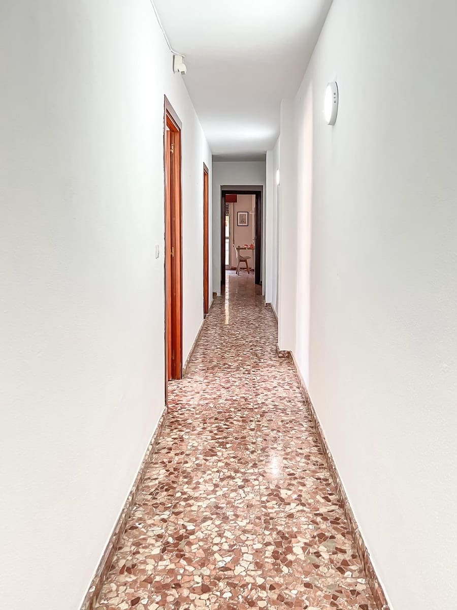 6 Zimmer Wohnung zu verkaufen in Malaga Stadt mit Garage - 450.000 € (Ref: 9735711)