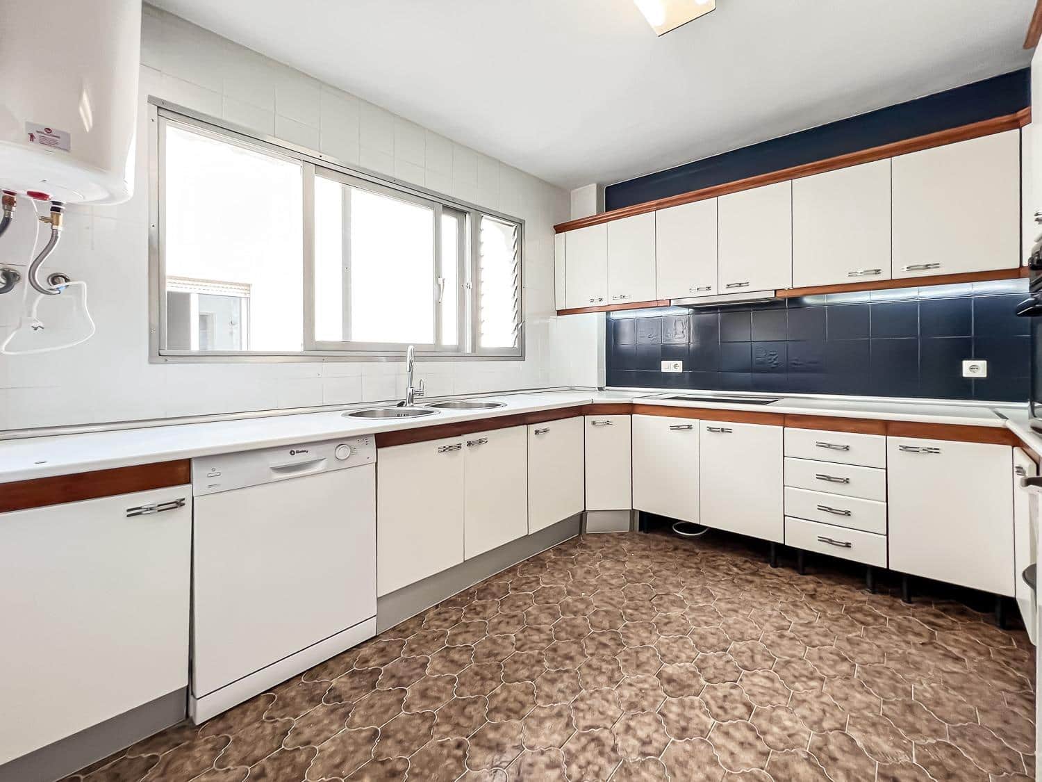 6 Zimmer Wohnung zu verkaufen in Malaga Stadt mit Garage - 450.000 € (Ref: 9735711)