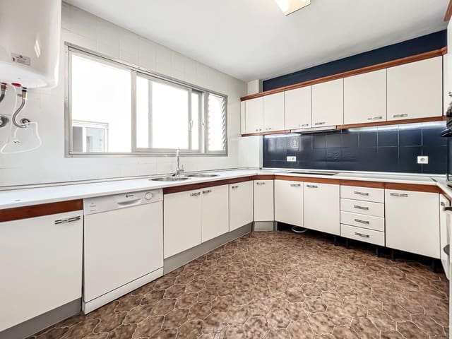 6 soveværelse Lejlighed til salg i Málaga by med garage - € 450.000 (Ref: 9735711)