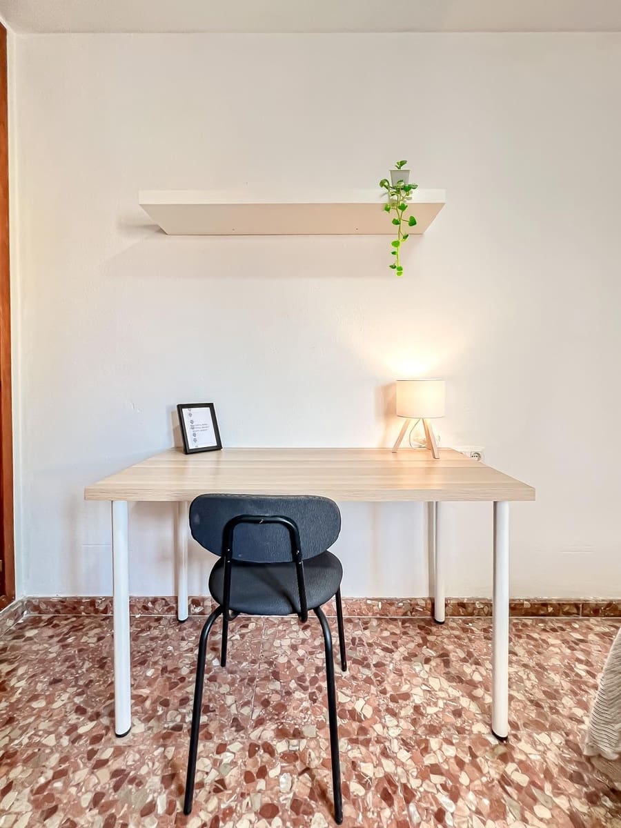 6 Zimmer Wohnung zu verkaufen in Malaga Stadt mit Garage - 450.000 € (Ref: 9735711)