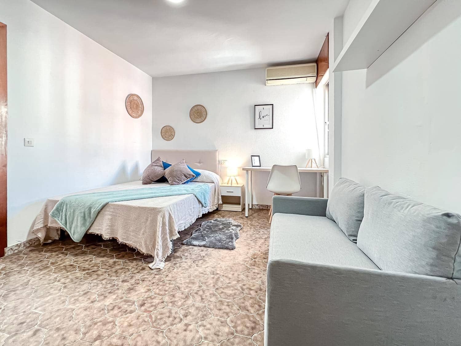 6 Zimmer Wohnung zu verkaufen in Malaga Stadt mit Garage - 450.000 € (Ref: 9735711)