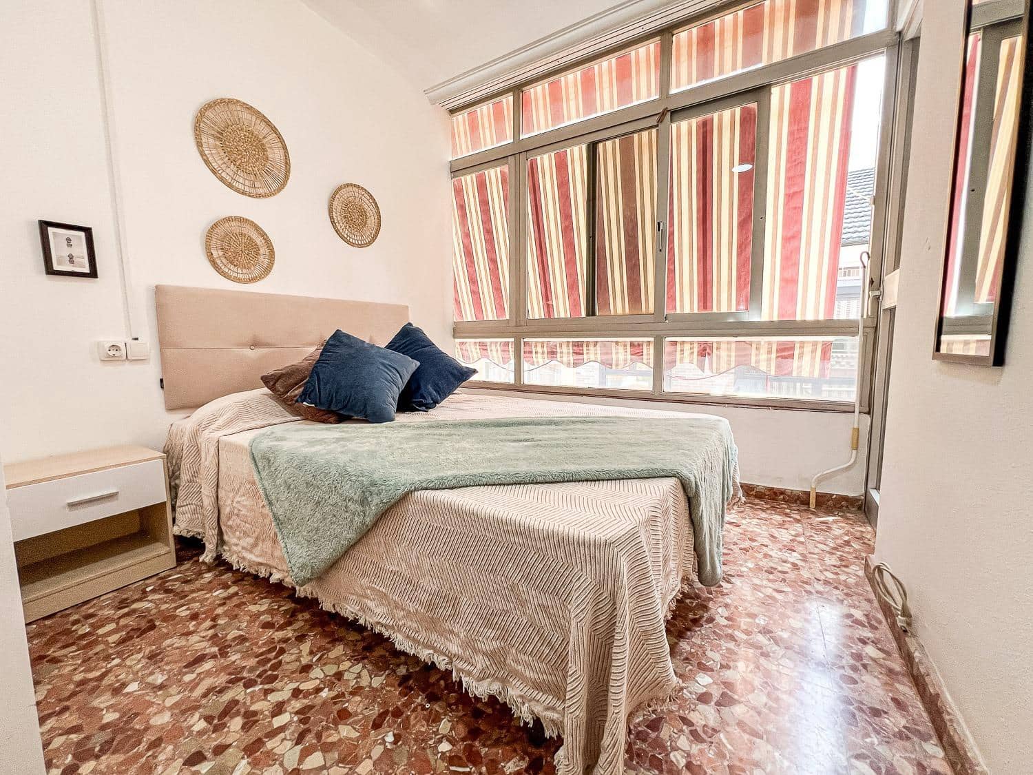 6 Zimmer Wohnung zu verkaufen in Malaga Stadt mit Garage - 450.000 € (Ref: 9735711)