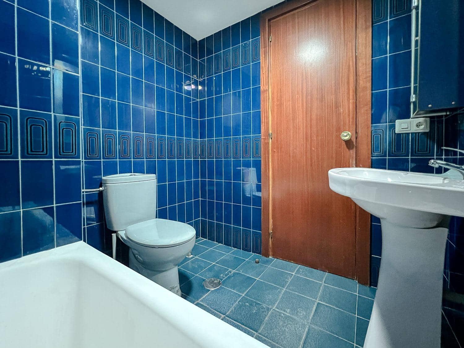 6 Zimmer Wohnung zu verkaufen in Malaga Stadt mit Garage - 450.000 € (Ref: 9735711)