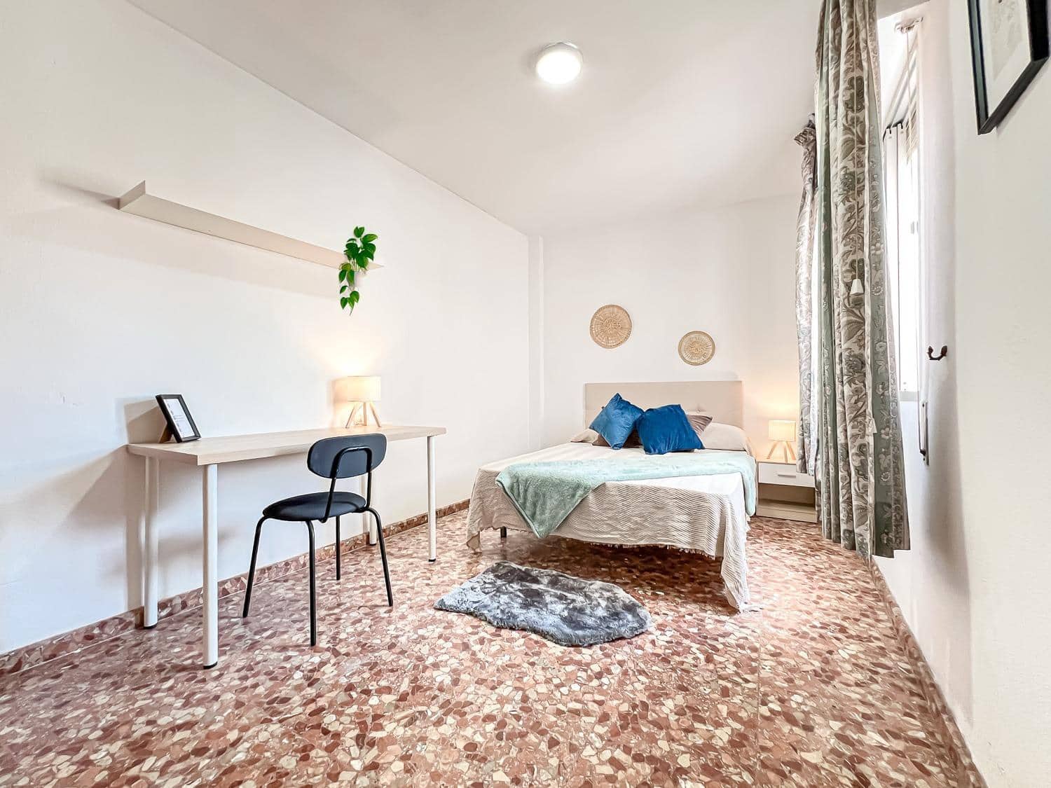 6 Zimmer Wohnung zu verkaufen in Malaga Stadt mit Garage - 450.000 € (Ref: 9735711)