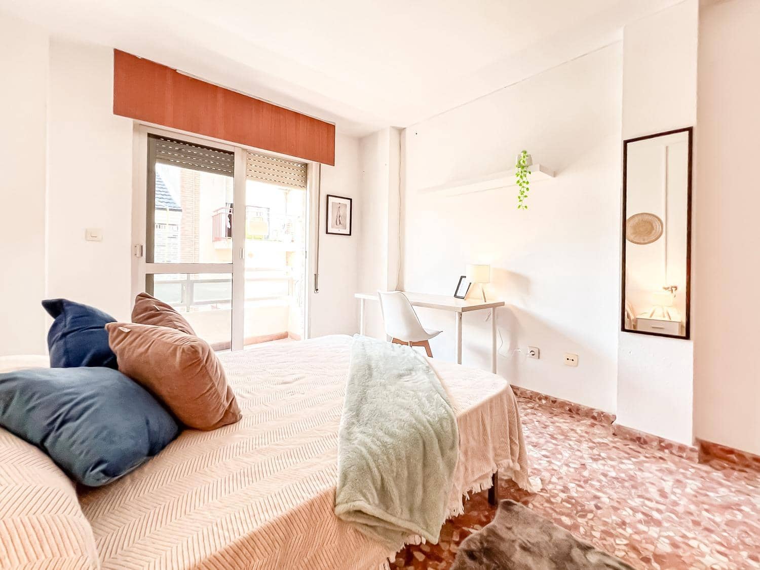 6 Zimmer Wohnung zu verkaufen in Malaga Stadt mit Garage - 450.000 € (Ref: 9735711)