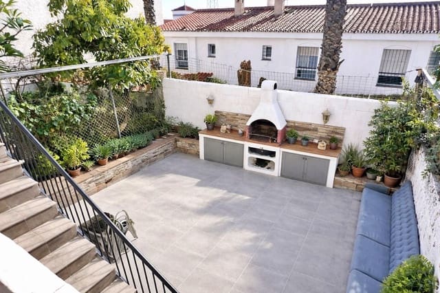 3 chambre Villa/Maison Mitoyenne à vendre à La Cala del Moral, Rincón de la Victoria avec piscine - 399 000 € (Ref: 9748165)