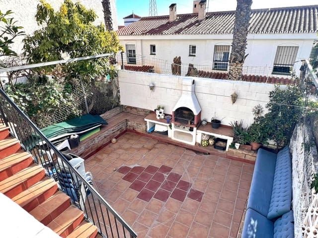 3 chambre Villa/Maison Mitoyenne à vendre à La Cala del Moral, Rincón de la Victoria avec piscine - 399 000 € (Ref: 9748165)